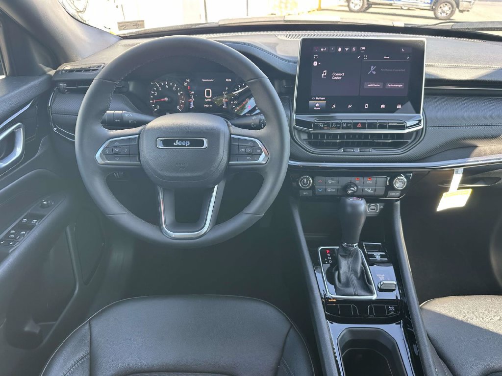 Used 2026 Jeep Compass Latitude AWD/4WD image 19