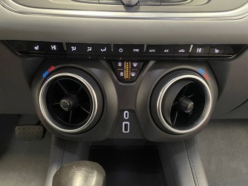 Used 2020 Chevrolet Blazer LT FWD image 32