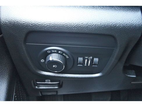 Used 2023 Jeep Grand Cherokee Limited w/ Black Appearance Package image 18