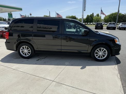Used 2016 Dodge Grand Caravan SXT FWD image 8