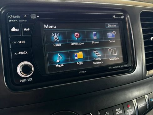 Used 2013 Toyota Sienna SE FWD image 35