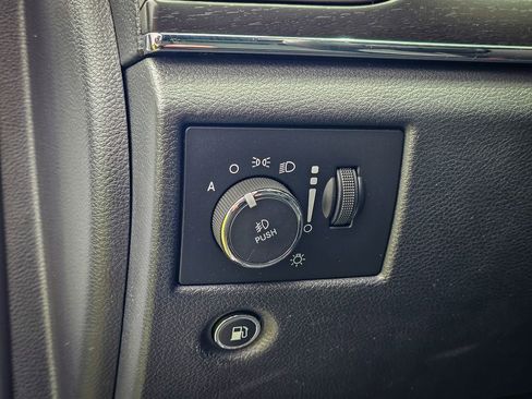 Used 2018 Jeep Grand Cherokee Limited AWD/4WD image 13