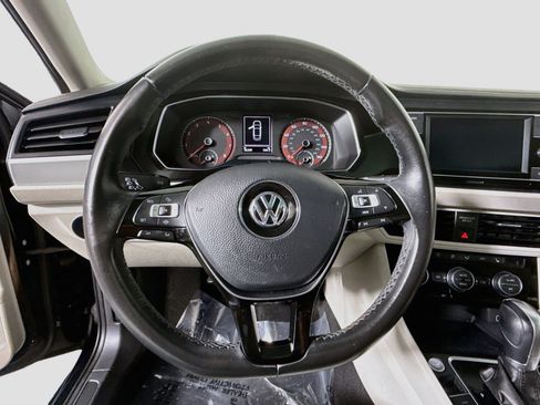 Used 2019 Volkswagen Jetta SE FWD image 13