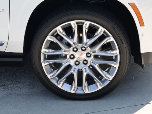 Used 2025 GMC Yukon Denali w/ Denali Reserve Package AWD/4WD image 10