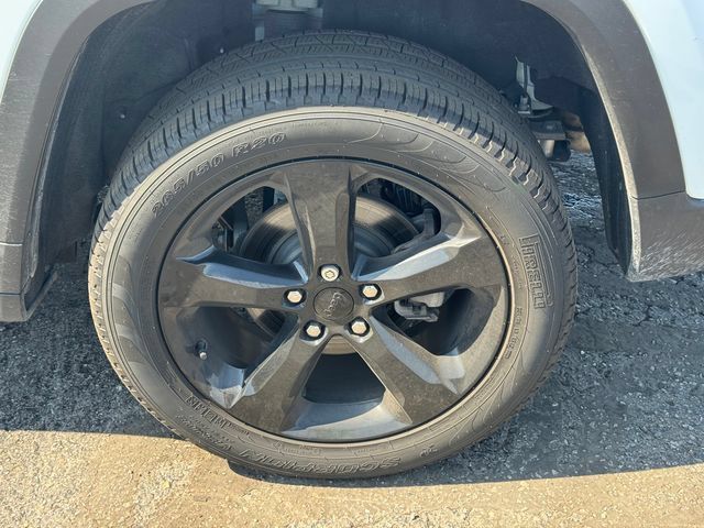 Certified 2024 Jeep Grand Cherokee Limited w/ Black Appearance Package AWD/4WD image 11