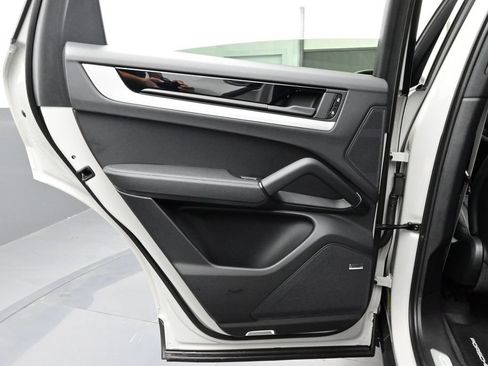 Certified 2025 Porsche Cayenne S AWD/4WD image 13