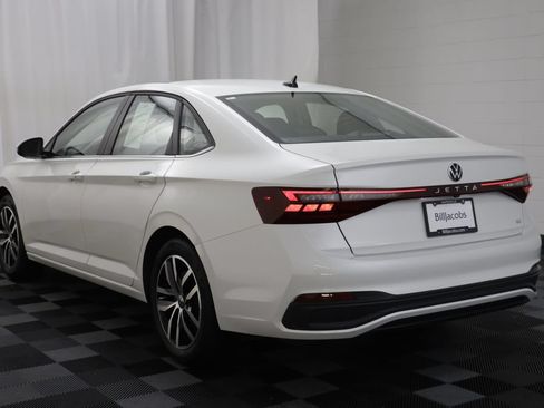 Used 2025 Volkswagen Jetta SE w/ Sunroof Package FWD image 14