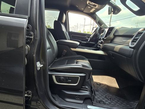 Used 2019 RAM 1500 Laramie w/ Sport Appearance Package AWD/4WD image 17