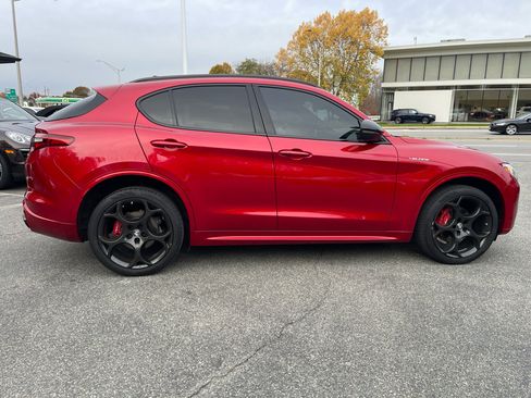 Used 2023 Alfa Romeo Stelvio Veloce image 10