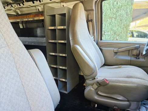 Used 2017 Chevrolet Express 2500 image 25