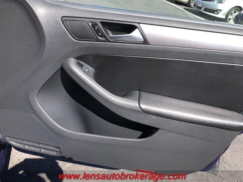 Used 2013 Volkswagen Jetta TDI FWD image 21