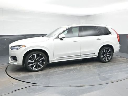 Used 2023 Volvo XC90 B5 Plus w/ Protection Package Premier image 4