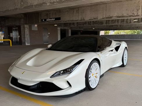 Used 2021 Ferrari F8 Tributo RWD image 2