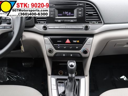 Used 2017 Hyundai Elantra SE image 17