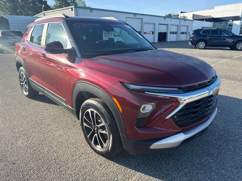 Used 2025 Chevrolet TrailBlazer LT AWD/4WD image 7