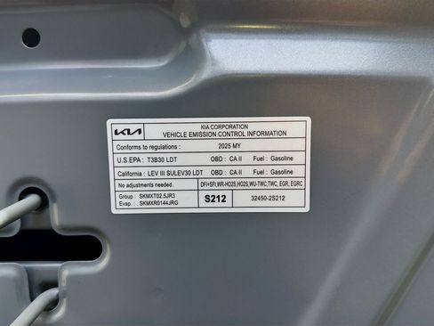 Used 2025 Kia Sorento LX FWD image 20