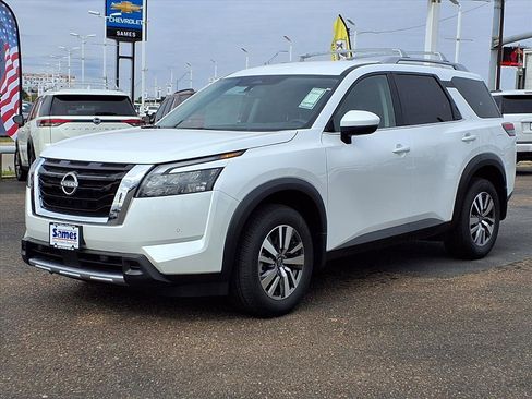 New 2025 Nissan Pathfinder SL image 3