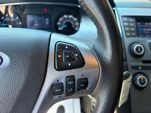 Used 2017 Ford Taurus SEL FWD image 23