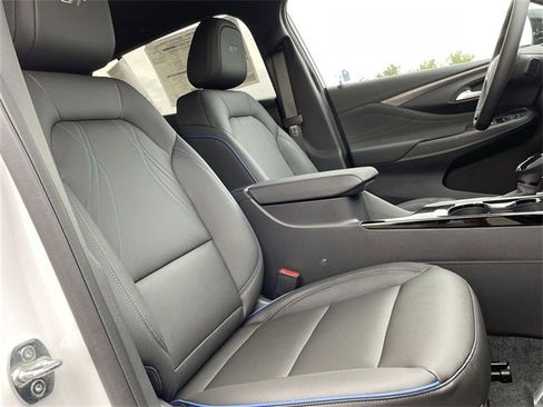 Used 2024 Buick Envista Sport Touring w/ Convenience I Package image 25