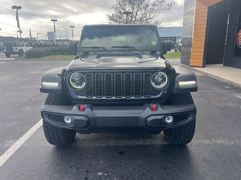 Used 2024 Jeep Wrangler Rubicon image 2