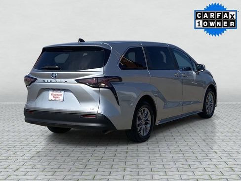 Certified 2025 Toyota Sienna LE image 8