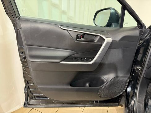 Used 2021 Toyota RAV4 LE image 15