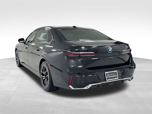 Used 2025 BMW 740i xDrive image 5