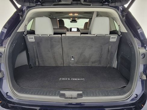 Used 2023 Toyota Highlander XLE FWD image 33