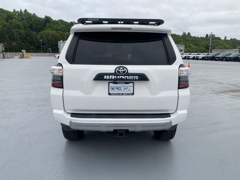 Used 2018 Toyota 4Runner TRD Off-Road Premium AWD/4WD image 7