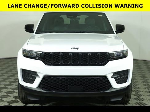 New 2025 Jeep Grand Cherokee Altitude image 8