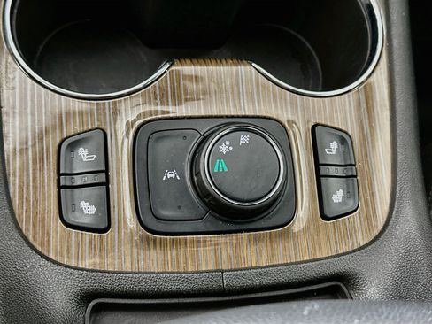 Used 2023 GMC Acadia SLE w/ Driver Convenience Package FWD image 18
