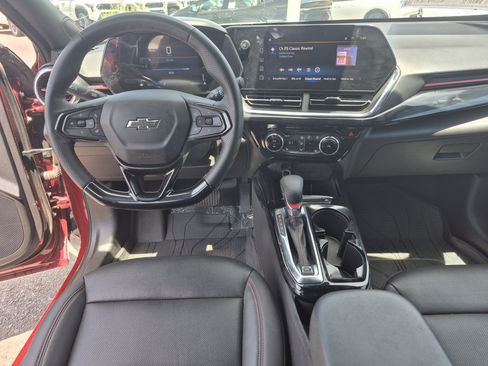 Used 2025 Chevrolet Trax RS w/ Driver Confidence Package FWD image 18