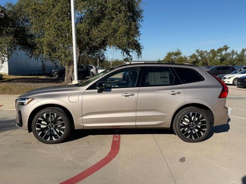 New 2026 Volvo XC60 T8 Ultra w/ Protection Package Premier image 3