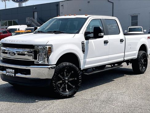 Used 2018 Ford F250 XL w/ Power Equipment Group AWD/4WD image 3