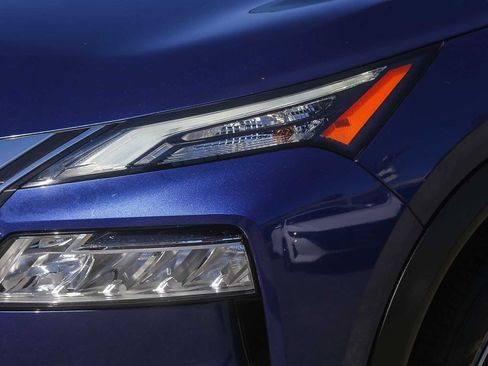 Used 2023 Nissan Rogue SV FWD image 4