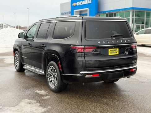 Used 2024 Jeep Wagoneer Series II w/ Flexible Seating Group AWD/4WD image 9