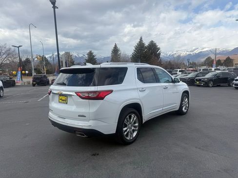 Used 2021 Chevrolet Traverse High Country image 3
