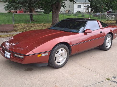 Used 1988 Chevrolet Corvette Coupe image 2
