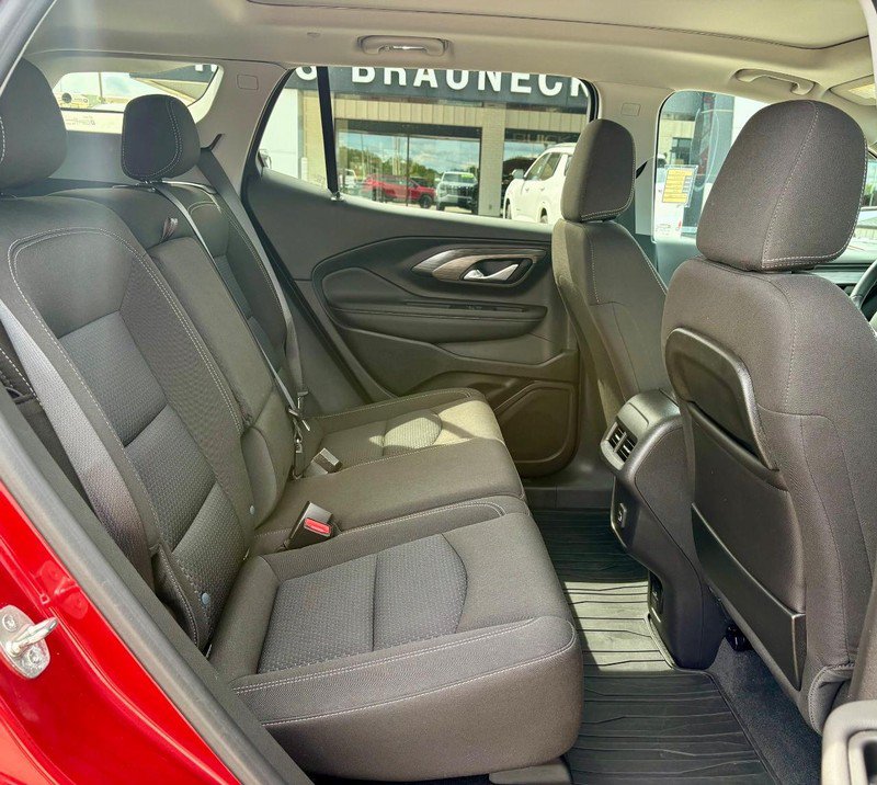 Used 2024 GMC Terrain SLE w/ Driver Convenience Package FWD image 11
