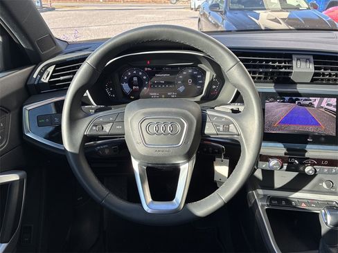 Used 2025 Audi Q3 2.0T Premium image 14