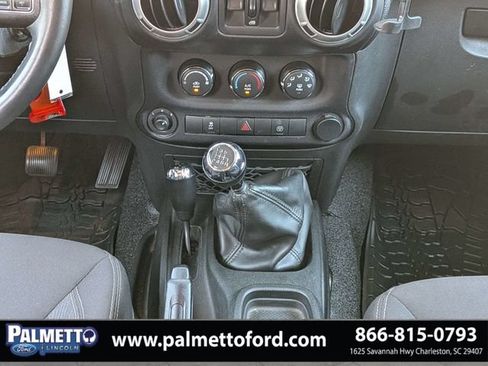 Used 2018 Jeep Wrangler Unlimited Rubicon AWD/4WD image 17