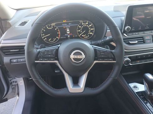 Used 2025 Nissan Altima 2.5 SR image 17
