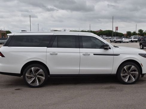 New 2026 Lincoln Navigator L Black Label AWD/4WD image 5