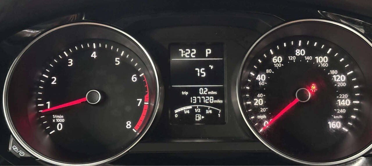 Used 2016 Volkswagen Jetta SEL FWD image 37