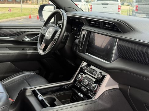 Used 2023 GMC Yukon Denali image 15