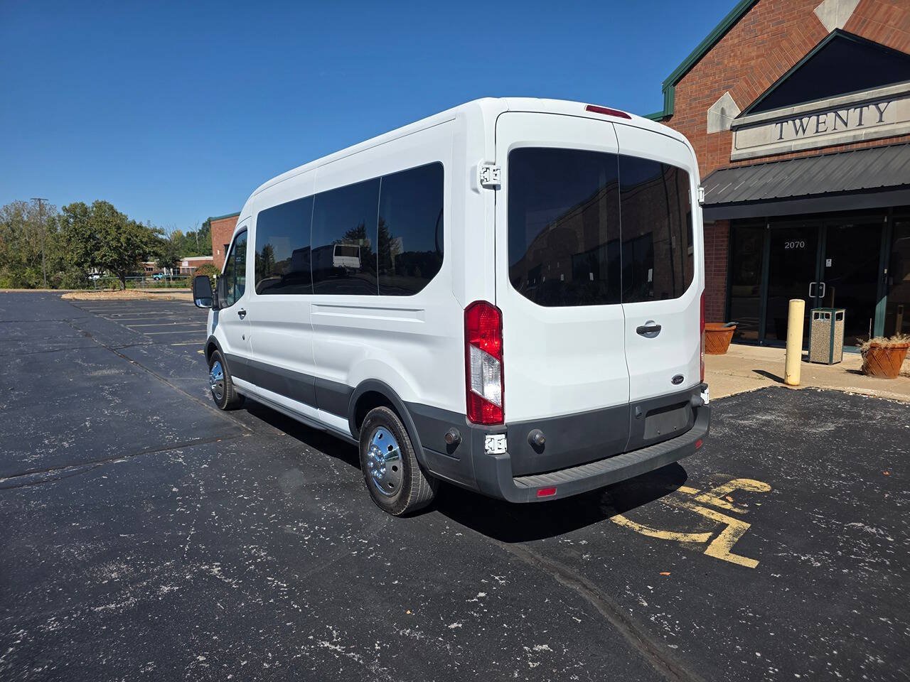 Used 2017 Ford Transit 350 XLT RWD image 8