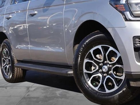 Used 2024 Ford Expedition XLT image 3
