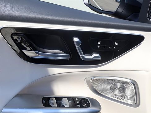 New 2025 Mercedes-Benz C 300 4MATIC Sedan image 29