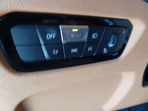 Used 2025 BMW 330i Sedan w/ Convenience Package RWD image 36