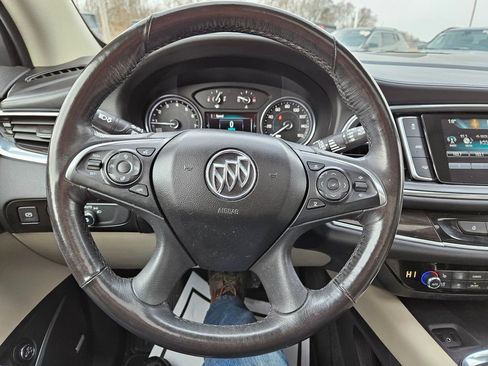 Used 2018 Buick Enclave Premium image 10